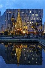 Christmas market, at the Kö-Bogen shopping centre, in the city centre of Düsseldorf, at the back