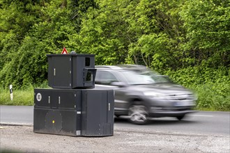 Semi-stationary speed camera on the B227, Hattinger Straße, used by the city of Gelsenkirchen,