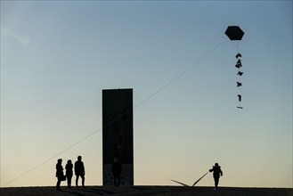 People flying a kite, sculpture by Richard Serra, Bramme for the Ruhr area on the Schurenbach spoil