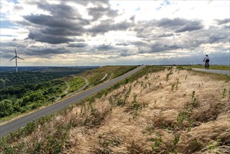 Hoheward spoil tip, spoil tip landscape, view to the west, wind power plant on the Hoppenbruch