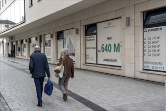 Vacant shop premises, for rent, advertising in the shop windows, in the new Schlossstraße city