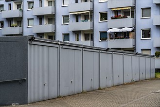 Residential buildings, housing estate in Duisburg-Neuenkamp, older residential complex with