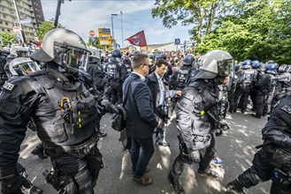 Riots in the run-up to the AFD party conference in Essen, demonstrators try to prevent AFD