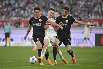 Duel, action Angelo Stiller VfB Stuttgart (06) (centre) against Makoto Hasebe Eintracht Frankfurt