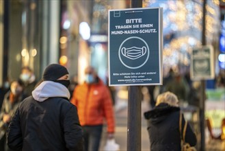 City centre of Essen, Limbecker Straße, pedestrian zone, sign indicating the request to wear a face