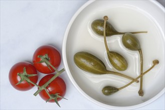 Caper apples in skin and tomatoes, caper, caper fruit, Capparis spinosa