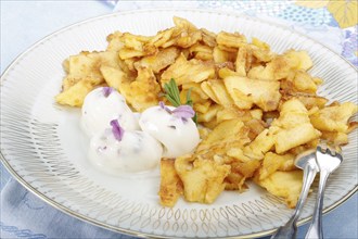 Swabian cuisine, apple crisp with lavender ice cream, served, pancake with apple, pancake,