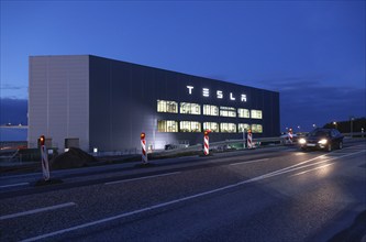 A car drives along the Tesla factory, Grünheide, 13.01.2023