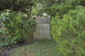 Renée Sintenis and Magdalena Goldmann, grave of honour, Waldfriedhof Dahlem, Hüttenweg,