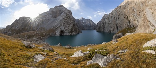 Mountain lake Kol Suu, Sary Beles Mountains, Naryn Province, Kyrgyzstan, Asia