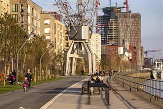 Promenade Kirchenpauerkai, Hafencity Hamburg, new district on the Elbe, on the site of the former