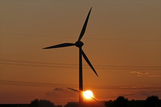 Sunset, wind power plant, field irrigation, silhouettes, Melbeck, Samtgemeinde Ilmenau, Lower