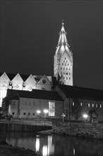 Paderborn Cathedral, St Liborius, night shot, Paderborn, Westphalia, North Rhine-Westphalia,