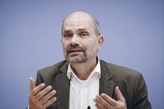 Reinhard Busse, TU Berlin), recorded at a federal press conference on the topic of quality of care