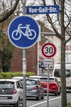 30 km/h zone on Herner Straße in Bochum Riemke to keep the air clean, ban on lorries driving