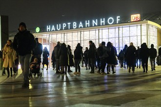 Cologne main station, station forecourt, evening, passers-by on their way, to, from the station,