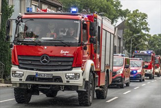 Fire engines from Essen, Mülheim and Oberhausen, with 140 firefighters, on the way to an emergency