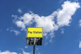 Pay Station sign, automatic pay station, in a car park, symbolic image