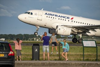 Amsterdam Shiphol Airport, Polderbaan, one of 6 runways, spotter area, see aeroplanes up close,