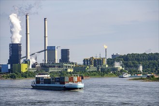 Alsumer Berg, rubble mountain, viewpoint, right, ThyssenKrupp steelworks in Duisburg-Marxloh,