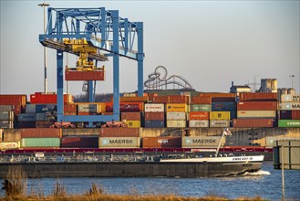 Container Handling Centre, Gateway West Terminal, Logport 2, cargo ship, in Duisburg on the Rhine,