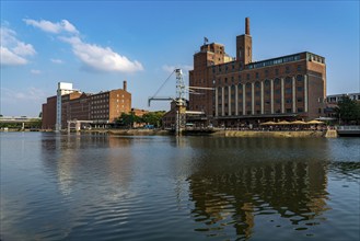 The inner harbour, in Duisburg, building Küppersmühle, and Werhahn-Mühle on the right, North