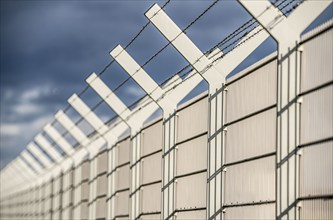 Fence, security fence, with barbed wire Y-crown, Düsseldorf Airport