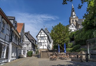 The old town centre of Essen-Kettwig, Ruhrstrasse, church steps, market church, Weberbrunnen