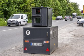 Semi-stationary speed camera on the B227, Hattinger Straße, used by the city of Gelsenkirchen,