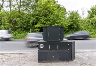 Semi-stationary speed camera on the B227, Hattinger Straße, used by the city of Gelsenkirchen,