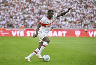 Silas Katompa Mvumpa VfB Stuttgart (14) Action on the ball, MHPArena, MHP Arena Stuttgart,