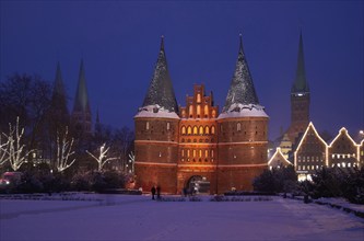 Europe, Germany, Schleswig-Holstein, Lübeck, Holstentor in winter at Christmas, Hamburg, Hamburg,