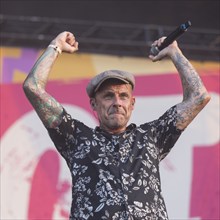 Ingo Knollmann, singer of the Donots at the Highfield Festival on Friday, Störmthaler See, 16.08