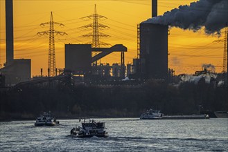 Sunset, cargo ships on the Rhine, steelworks, Hüttenwerke Krupp Mannesmann, discharge cloud of the