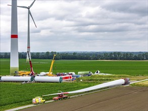 Transport of a 70 metre long rotor blade, construction of a wind power plant in a wind farm near