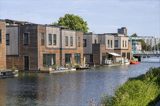 18 Floating residential buildings Havenlofts Nassauhaven, energy-neutral, solar cells, heat from