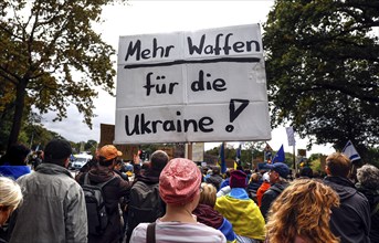 Ukrainians demand more weapons for Ukraine at the counter-demonstration Your peace is our death