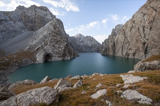 Mountain lake Kol Suu, Sary Beles Mountains, Naryn Province, Kyrgyzstan, Asia