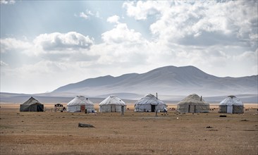 Yurts in the highlands, Song Kul mountain lake, Naryn region, Kyrgyzstan, Asia