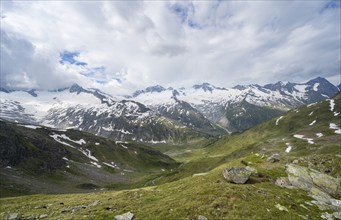 Picturesque mountain landscape, mountain peaks with snow and glacier Schwarzensteinkees, Hornkees