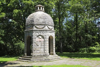 War memorial, octagonal tempietto with dome and lantern, embossed ashlar masonry, sandstone,