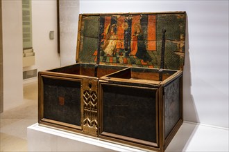 Bride's ark with the annunciation, anonymous, 1500, gilt and polychrome wood, Museu de Mallorca,