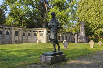 Unter den Linden cemetery, large memorial complex for the victims of the two world wars, bronze