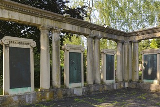 Unter den Linden cemetery, large memorial complex for the victims of the two world wars, bronze