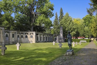 Unter den Linden cemetery, large memorial complex for the victims of the two world wars, bronze