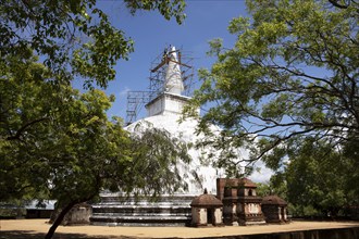 Sri Lankan workers at the Kiri Vehera stupa in the ruined city of Polonnaruwa, Central Province,