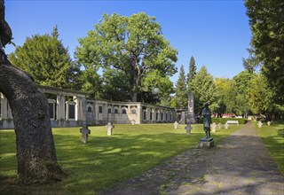 Unter den Linden cemetery, large memorial complex for the victims of the two world wars, bronze