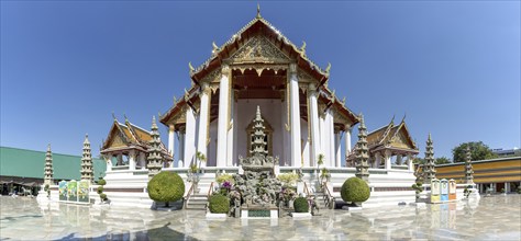 Wihan Luang (the Great Chapel is the centrepiece of the temple and houses the impressive Buddha