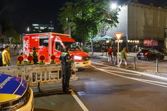 Ambulances in Düsseldorf's Old Town at the weekend, access roads to the Old Town closed,