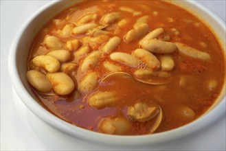 Fabes con almejas beans with clams recipe from Asturias in Spain